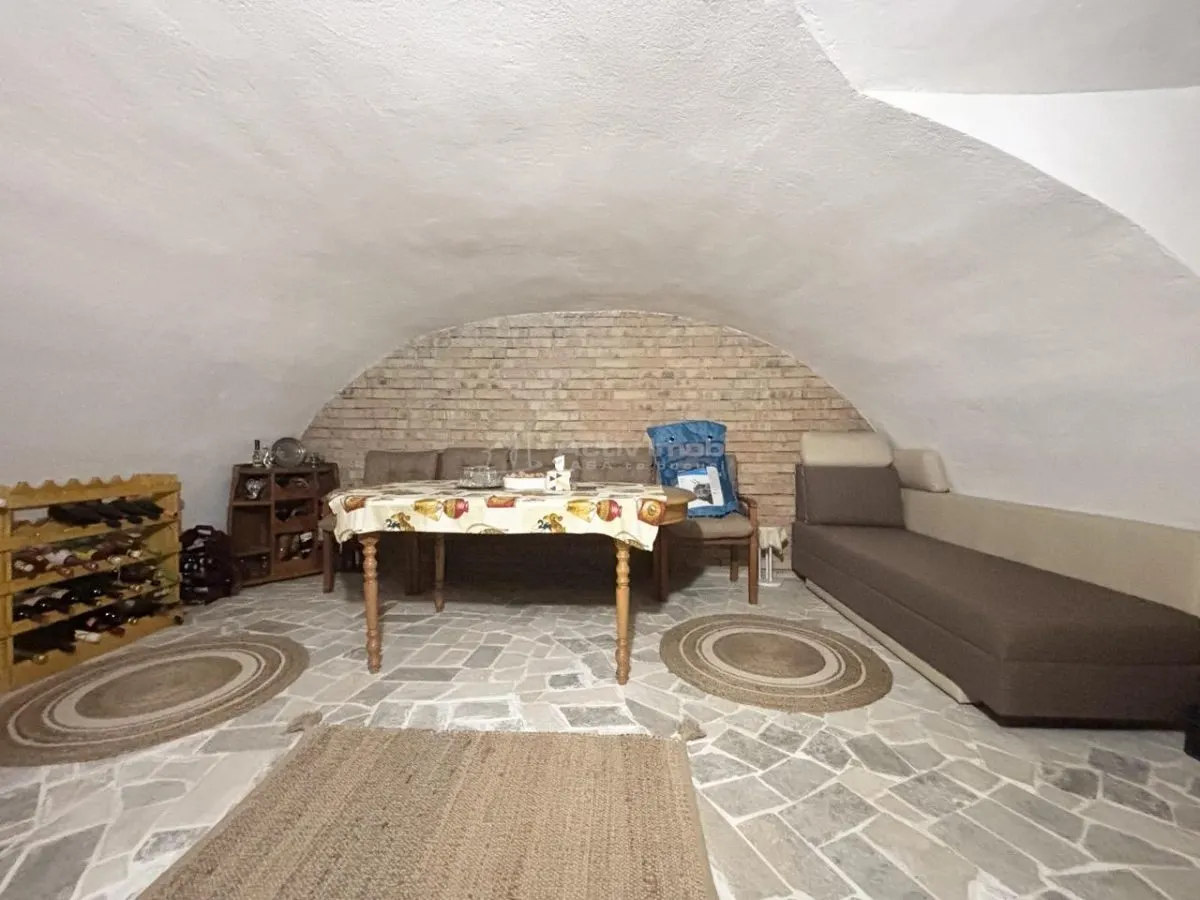 Refugiu urban cu personalitate – Casa cu mansarda si crama amenajata -  zona centrala - foto 18