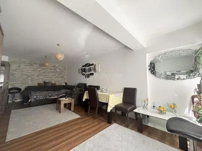 Refugiu urban cu personalitate – Casa cu mansarda si crama amenajata -  zona centrala - foto 3