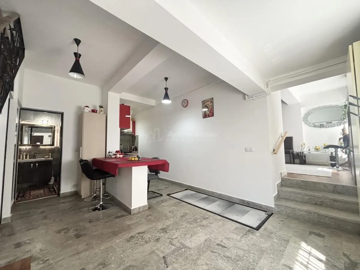Refugiu urban cu personalitate – Casa cu mansarda si crama amenajata -  zona centrala - foto 9