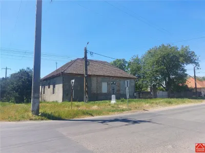 SUPER OCAZIE!!! Casa spatioasa cu teren mare, pe colt, in Periam - Periam