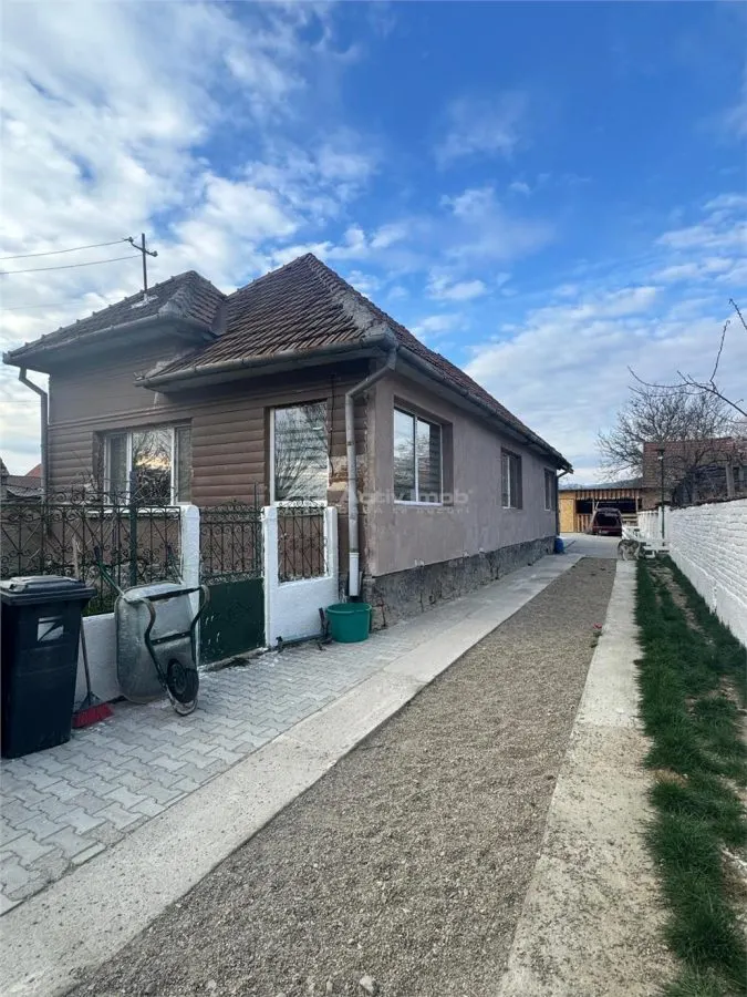 Casa - Saulesti - 2 dormitoare - foto 1