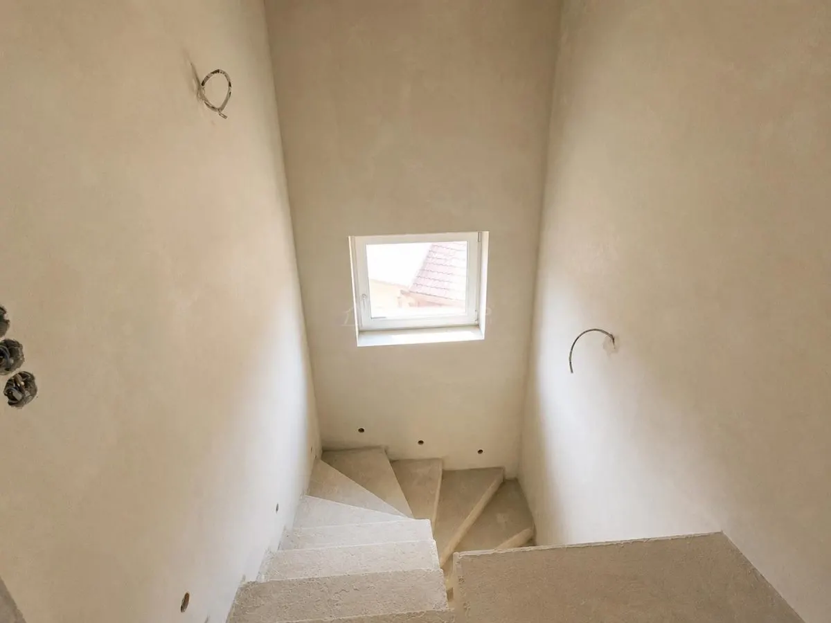 Casa moderna noua de vanzare in Sadu - foto 4