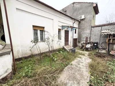 Casa central  - 115 mp util - curte - Oradea