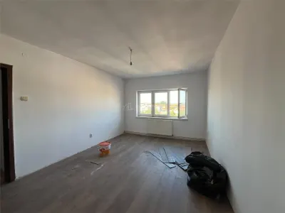 Lugoj, Apartament 3 Cam., 84 Mp., Semidecomandat, et.6, Central Blocul Postei - foto 18