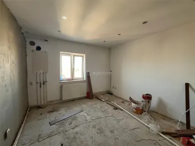 Lugoj, Apartament 3 Cam., 84 Mp., Semidecomandat, et.6, Central Blocul Postei - foto 4