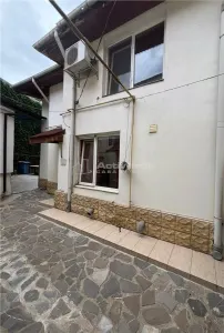 Armeneasca, Vila individuala, Curte comuna - Bucuresti