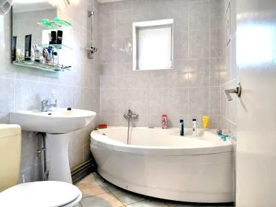 Apartament 3 Camere 2 bai etaj 4 Baia Mare Central - foto 9