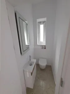 Casa parter - Tunari - 3 camere - 2 bai - 102 mp - prima inchiriere - foto 3
