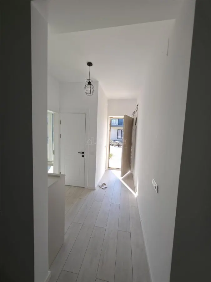 Casa parter - Tunari - 3 camere - 2 bai - 102 mp - prima inchiriere - foto 9