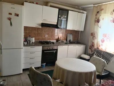 Ap 3 camere-Et.1/3-Mobilat si utilat-Parcare-Curte comuna-Toate utilitatile - Bragadiru