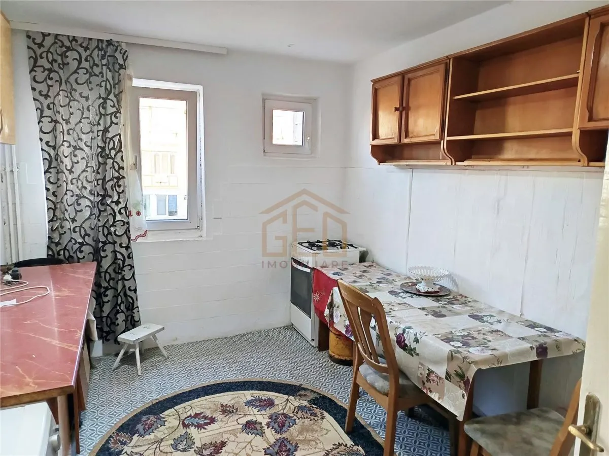 Apartament 2 camere in zona ultracentrala Moldova Noua - foto 5