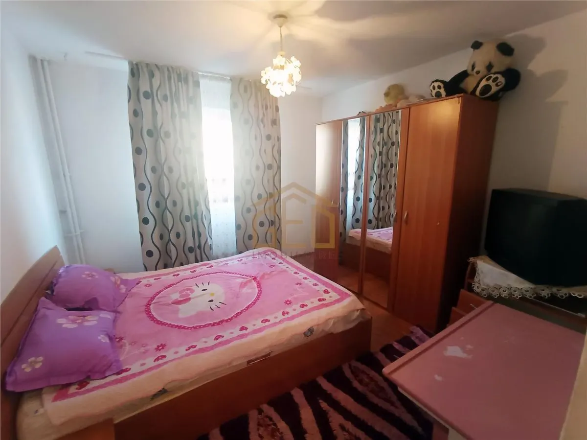 Apartament 2 camere in zona ultracentrala Moldova Noua - foto 8