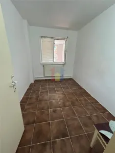 VEZI VIDEO! 2 camere 48 mp Decomandat, parter cu balcon 11 m, Viziru 1 - foto 3