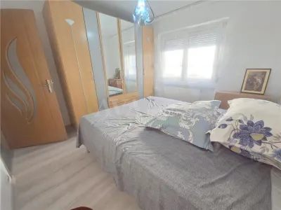 Apartament 3 camere, mobilat si utilat, etaj 1, zona Milcov - foto 2
