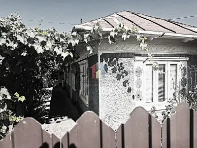 Casa 4 cam+ teren 1286 mp deschidere 18 m Chiscani zona Primariei - Chiscani