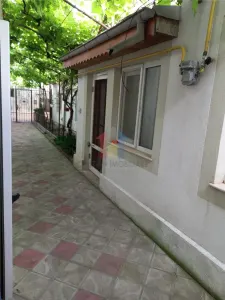 Casa cu spatiu comercial la poarta, Radu Negru, 2 camere, teren 400 mp - Braila