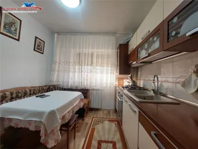 Apartament cu 3 camere  de vanzare zona centrala Tulcea - foto 7
