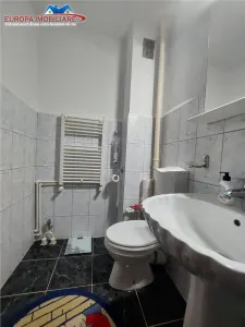 Apartament cu 3 camere  de vanzare zona centrala Tulcea - foto 9