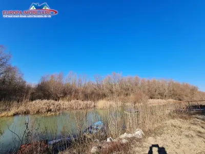 Teren intravilan cu deschidere la Dunare Loc. Pardina, Jud.Tulcea - Pardina