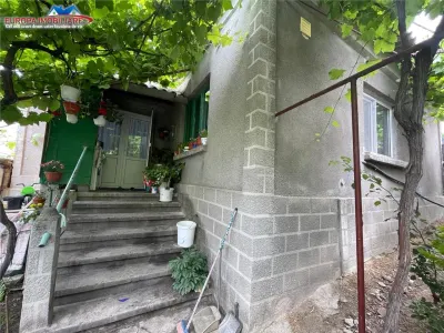 Casa de vanzare in zona centrala Tulcea - foto 1