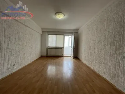 Apartament cu 4 camere de vanzare zona centrala Tulcea - foto 2