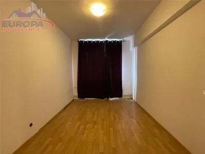 Apartament cu 4 camere de vanzare zona centrala Tulcea - foto 11