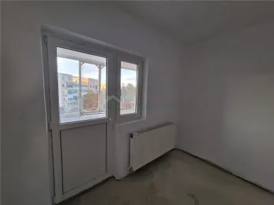 Vand apartament 3 camere amvelopat Urziceni Centru - foto 11
