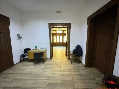 Cladire cu un aspect aparte de inchiriat in Centrul Focsaniului - foto 8