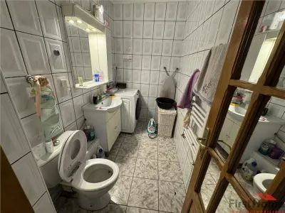 3 camere, etaj 3 cu acoperis, 2 balcoane , 2 bai, zona centrala - foto 11