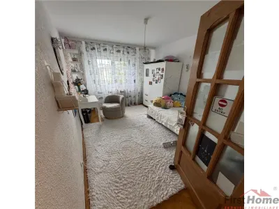 3 camere, etaj 3 cu acoperis, 2 balcoane , 2 bai, zona centrala - foto 12