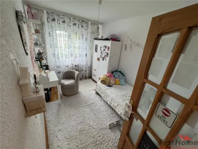 3 camere, etaj 3 cu acoperis, 2 balcoane , 2 bai, zona centrala - foto 9