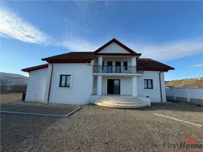 Vila deosebita Parter + Mansarda de vanzare in Odobesti - foto 2