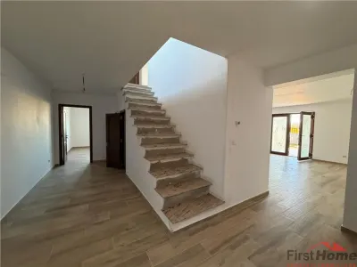 Vila deosebita Parter + Mansarda de vanzare in Odobesti - foto 11
