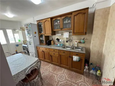 Apartament 3 camere, mobilat si utilat, ultracentral, etaj 9/10 - Focsani