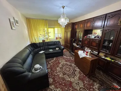Apartament cu 3 camere de vanzare et. 2,  zona Sud. - Focsani