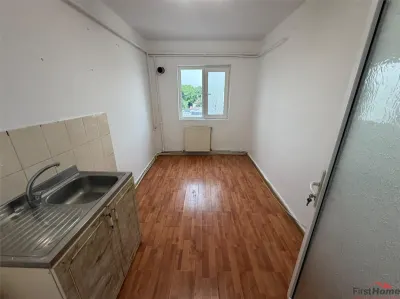 Apartament 2 camere,  58 mp, etaj 3 cu acoperis, zona Scoala 2 - Focsani