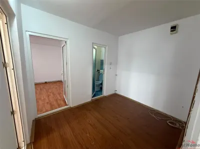 Apartament 2 camere,  58 mp, etaj 3 cu acoperis, zona Scoala 2 - foto 13