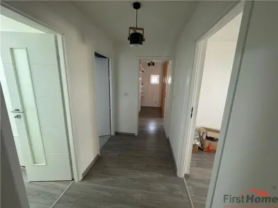 Ap 4 cam transformat in 3, et 1, renovat complet, zona Inspectoratul Scolar - foto 18