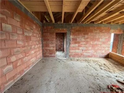 Casa la rosu din caramida de vanzare in comuna Carligele - foto 10