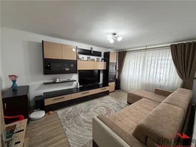 Apartament 2 camere, hol patrat, logie + balcon, mobilat si utilat - Focsani