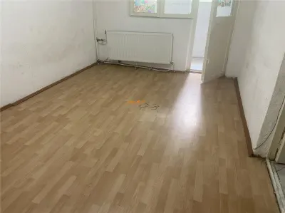 Garsoniera situata in Focsani , zona Inspectoratul Scolar , et 2/3 , decomandata , 35 mp,, libera - Focsani