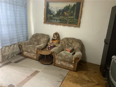 Apartament 2 camere ,  zona cartier Sud , decomandat , liber - foto 2