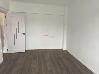 Apartament 3 camere , zona centrala Capela Militara , decomandat , renovat complet, liber - foto 5
