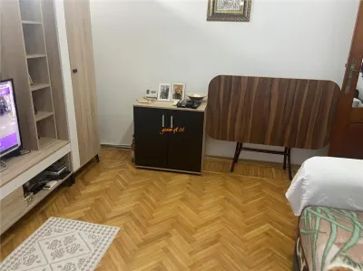 Apartament 3 camere , zona cartier Sud ,et 2/4 , decomandat , imbunatatit - foto 2