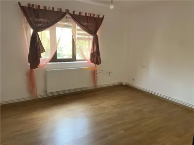 APARTAMENT 3 CAMERE // ZONA EXCLUSIVISTA - foto 1