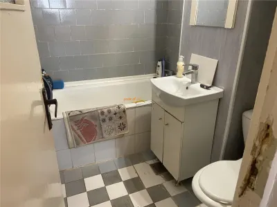 Apartament 3 camere , zona Scoala nr 10 , et 7/8 , decomandat , liber - foto 12