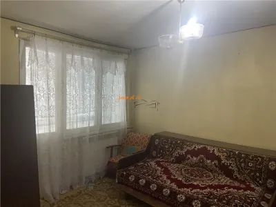 Apartament 3 camere , zona Sud , et 3/4 , decomandat ,52 mp - Focsani