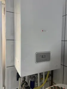 Apartament 3 camere , zona ultracentrala - Primaria Focsani , 83 mp , imbunatatit - foto 5