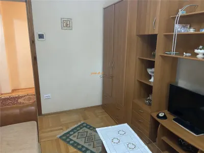 Apartament 3 camere in Focsani , zona centrala, et 2/4 , decomandat , 77 mp , liber , mobilat - foto 6