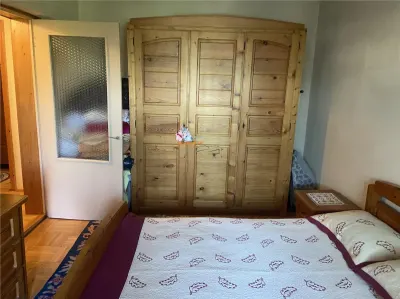 Apartament 3 camere in Focsani , zona centrala, et 2/4 , decomandat , 77 mp , liber , mobilat - foto 8